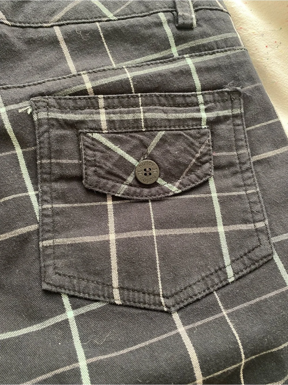 Hurley Plaid Shorts Size 7 Black Gray Surf Skate Y2K